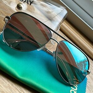 EUC Quay High Key Aviator Sunnies